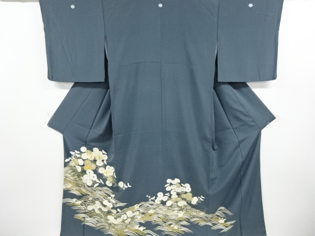 リサイクル　波に菊模様刺繍三つ紋色留袖(比翼付き)